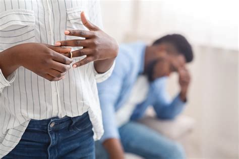 Do divorced men get depressed?