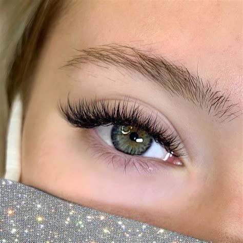 Do eyelash extensions look fake?