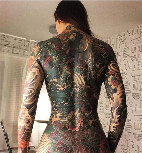 Do female yakuza get tattoos?