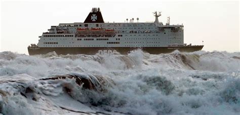 Do ferries still run in bad weather?