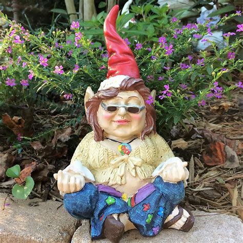 Do girl gnomes have beards?