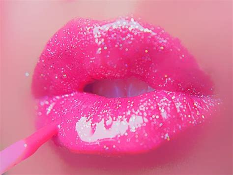 Do girls like pink lips boys?