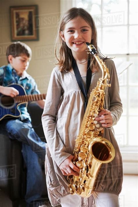 Do girls play saxophone?