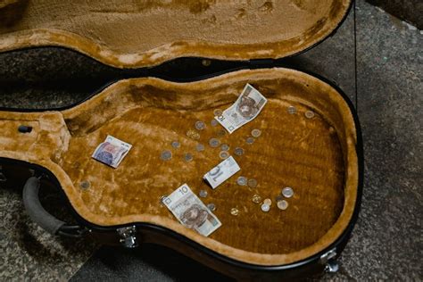 Do guitarists make a lot of money?