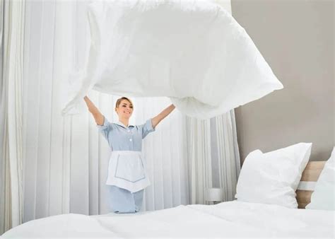 Do hotels use duvets or blankets?