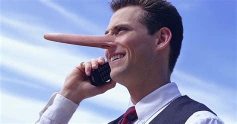 Do liars look away when lying?