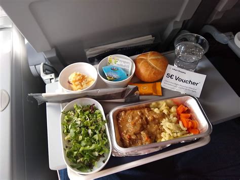 Do long flights give you food?