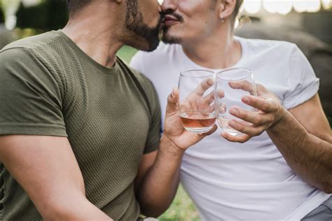 Do men enjoy kissing?