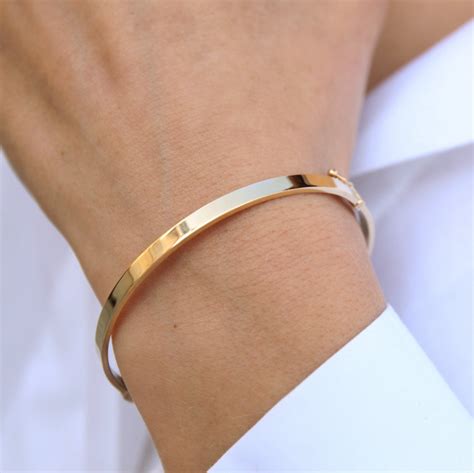 Do men like gold bracelet?