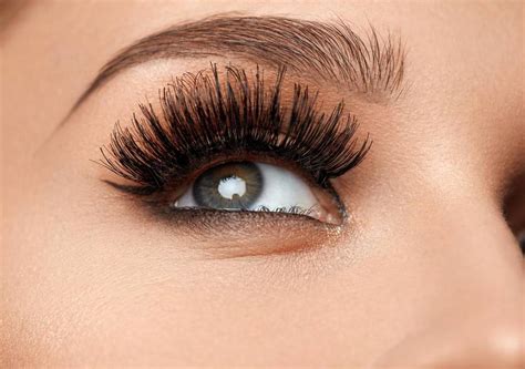 Do most celebrities have eyelash extensions?