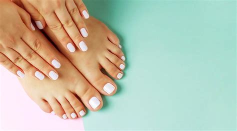 Do nail techs judge your toes?