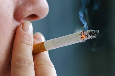 Do narcissists smoke cigarettes?