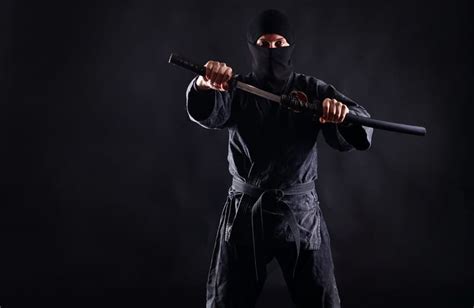 Do ninjas use katanas?