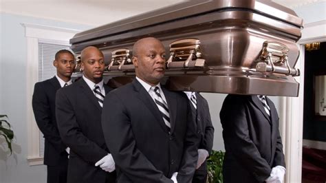 Do pallbearers carry the coffin on their shoulders?