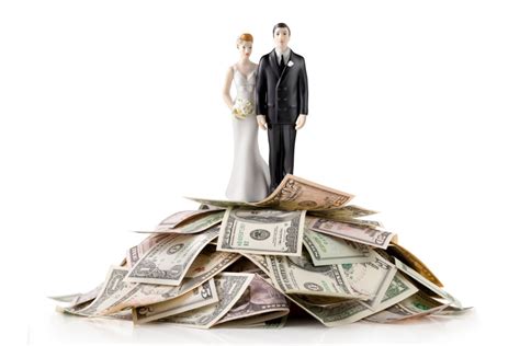 Do parents still pay for daughters wedding?