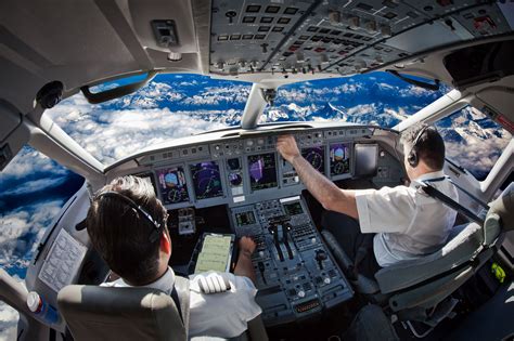 Do pilots make a good living?