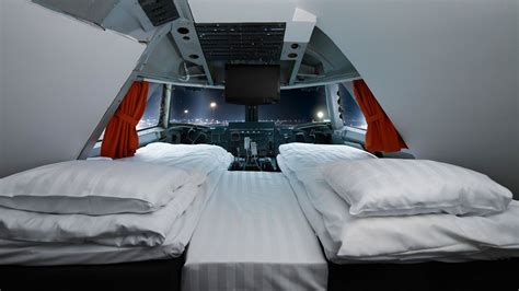Do pilots sleep on long flights?