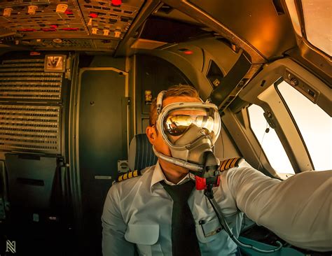 Do pilots use pure oxygen?
