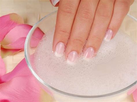 Do press on nails come off in hot water?