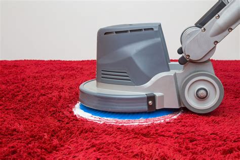 Do professional carpet cleaners use hot or cold water?