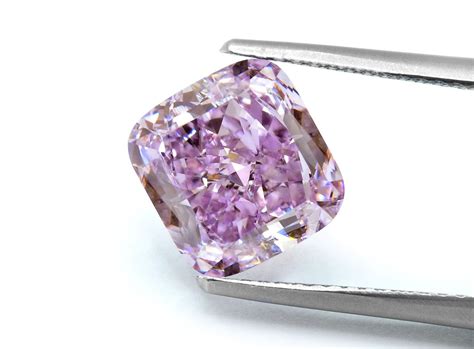 Do purple diamonds exist?