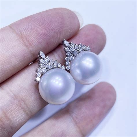 Do real pearls scratch?