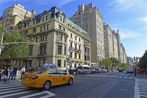 Do rich people live in Upper Manhattan?