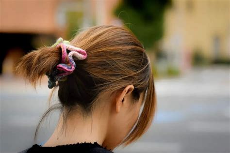 Do scrunchies leave dents in hair?