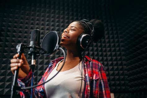 Do singers hear their voice while recording?