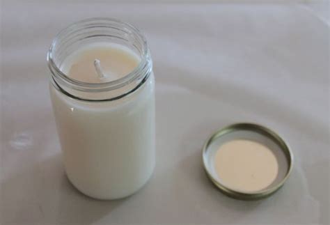 Do soy wax candles pollute the air?