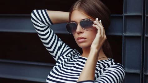 Do sunglasses make you look more confident?