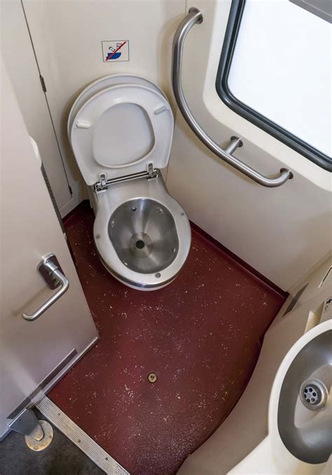 Do train toilets flush?