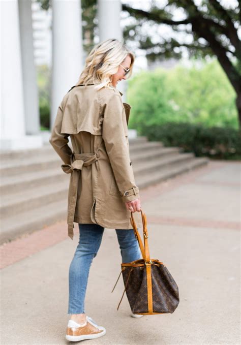 Do trench coats go with dresses?