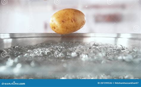 Do unpeeled potatoes absorb water?