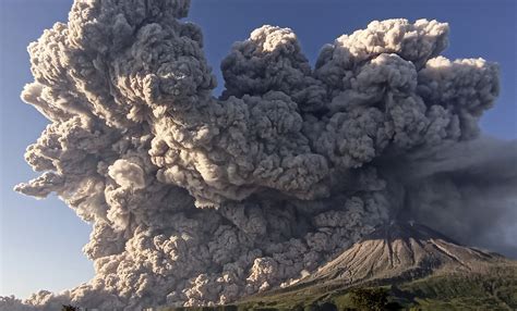 Do volcanoes smoke?