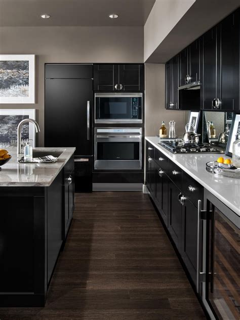 Do white cabinets go with dark floors?