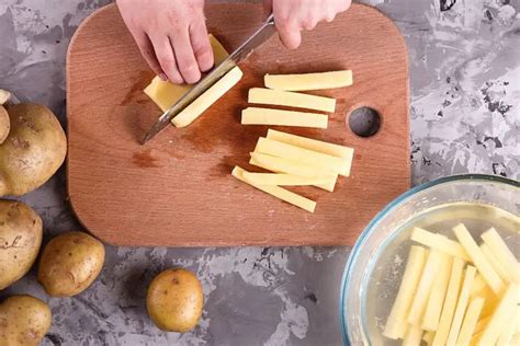 Do you cut potatoes before soaking?