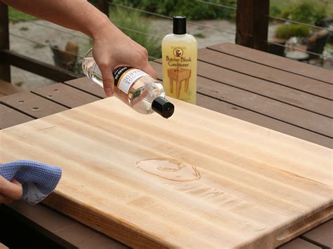 Do you put olive oil on cutting board?
