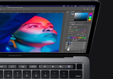 Does Adobe Photoshop work better on Mac or PC?