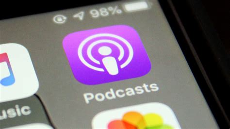 Does Apple podcast pay you?