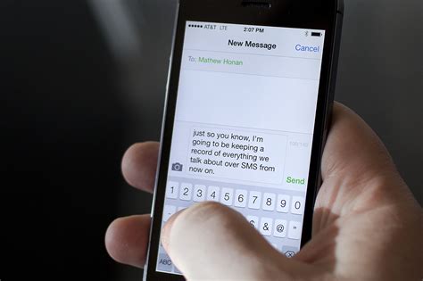 Does Apple save text messages?