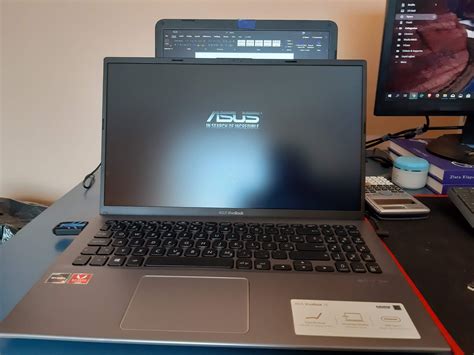Does Asus VivoBook 15 have HDMI input?