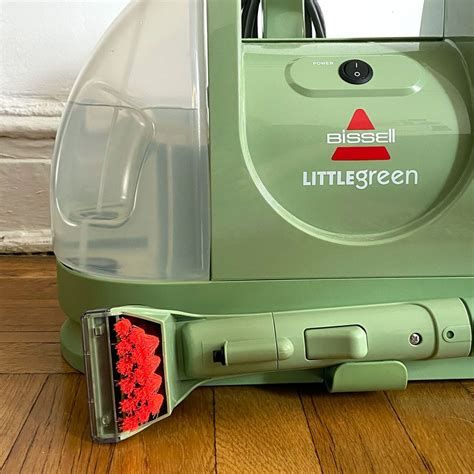 Does Bissell Little Green leave carpet wet?