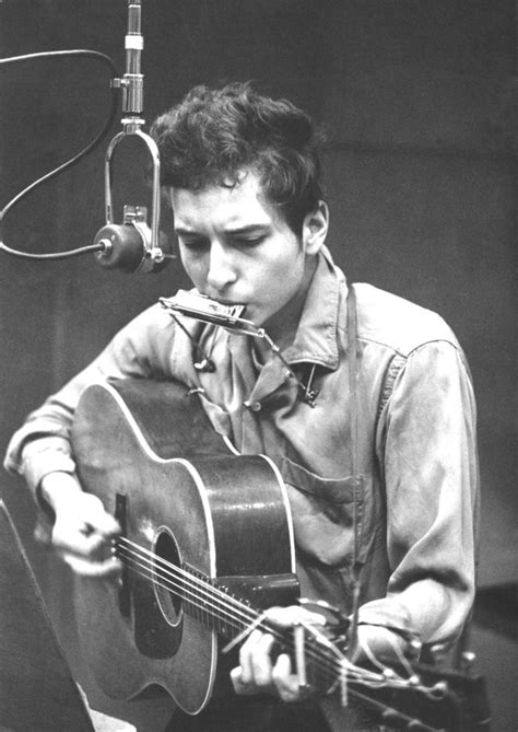 Does Bob Dylan use a capo?