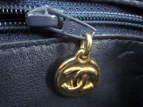 Does Chanel use YKK zippers?
