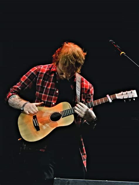 Does Ed Sheeran use a capo?