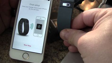 Does Fitbit automatically sync with iPhone?