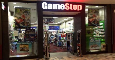 Does GameStop accept games without cases?