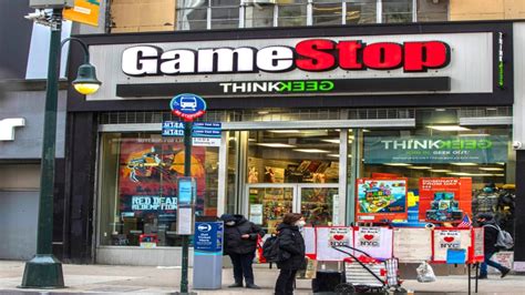 Does GameStop give cash?
