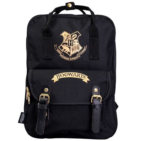 Does Harry Potter use a backpack?